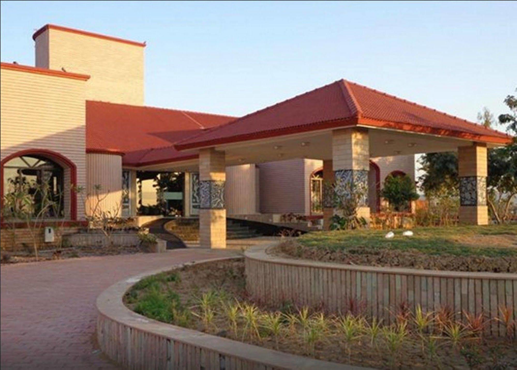 Regenta Resort Bhuj Exterior foto